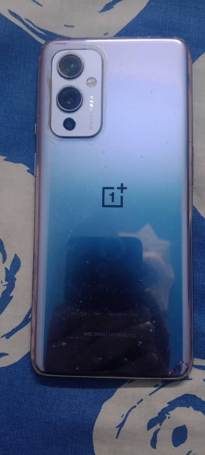 Selling my OnePlus 9 5g in good condition.
