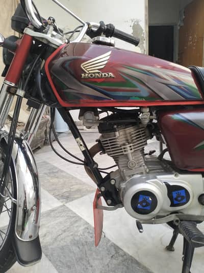 Honda 125 22 Ka number lga ha  23 Ka stikar ha