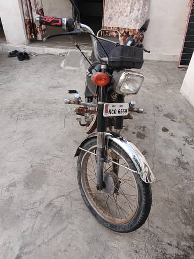 125 Asia Hero With black body