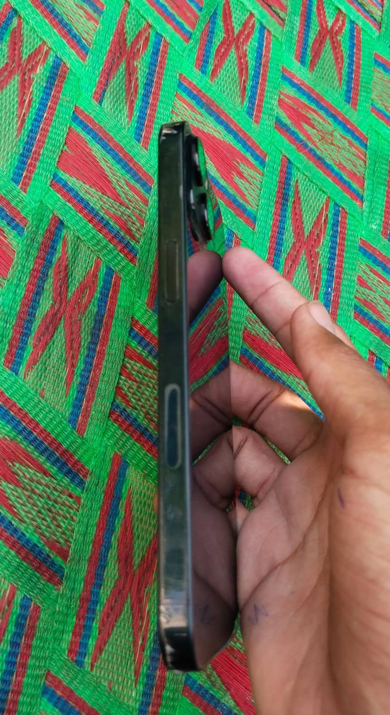 Apple iPhone 13 1