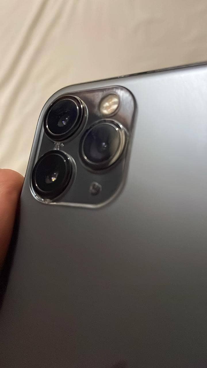 iphone 11 pro 2