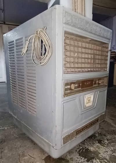 Room cooler with metal body