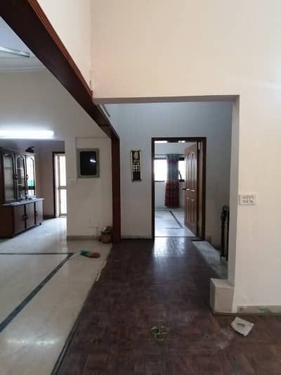DHA 1 Kanal Fantastic Upper Portion For Rent In Phase 4 Block CC Very Near To Gold Crist