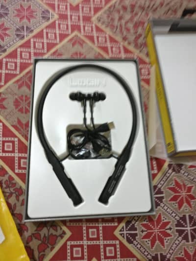 login neck band