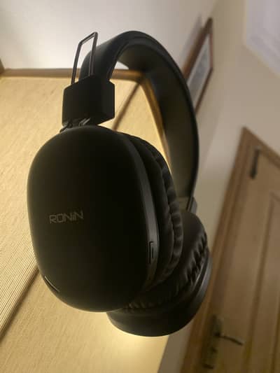 RONIN Momentum headphones