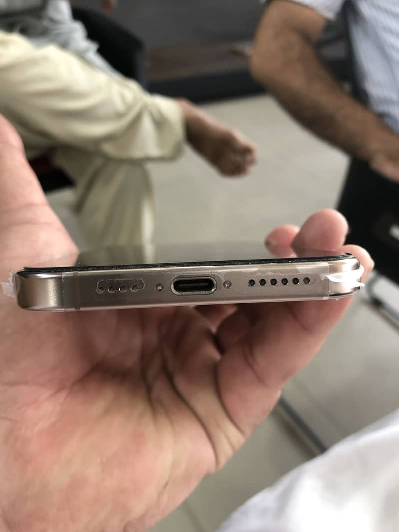 IPHONE 16 pro max 1