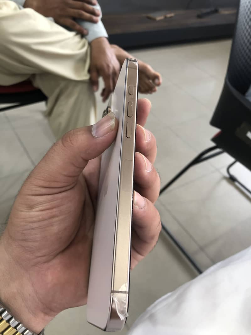 IPHONE 16 pro max 3