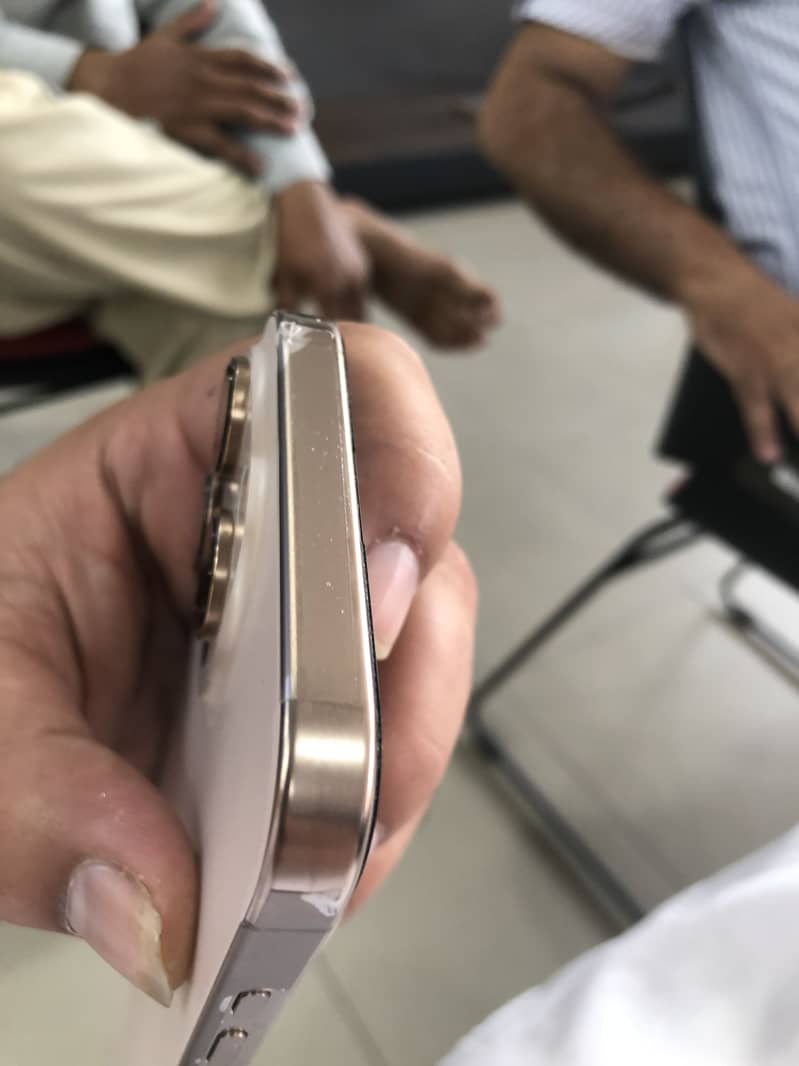 IPHONE 16 pro max 4
