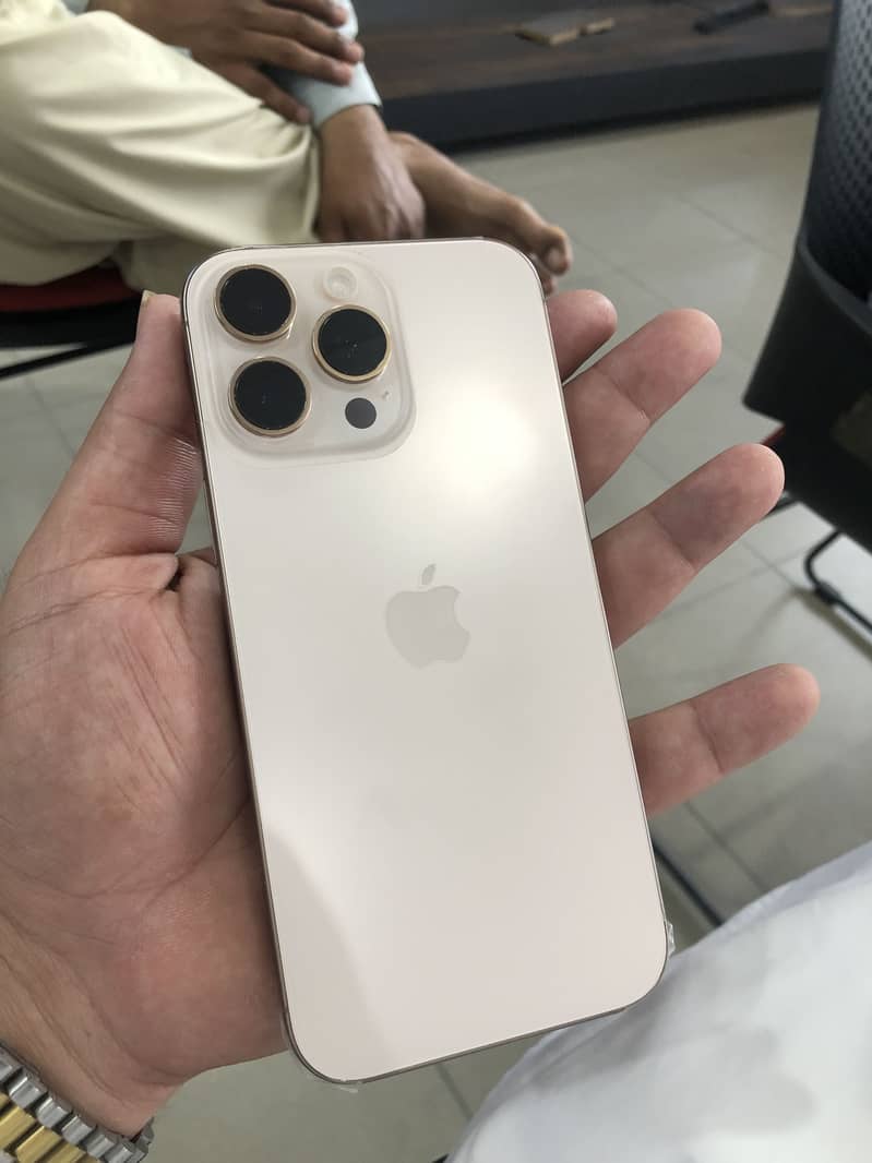 IPHONE 16 pro max 5