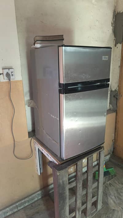 signature mini fridge