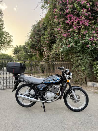 Suzuki GS-150 special edition 2022 only 10000kms driven like new