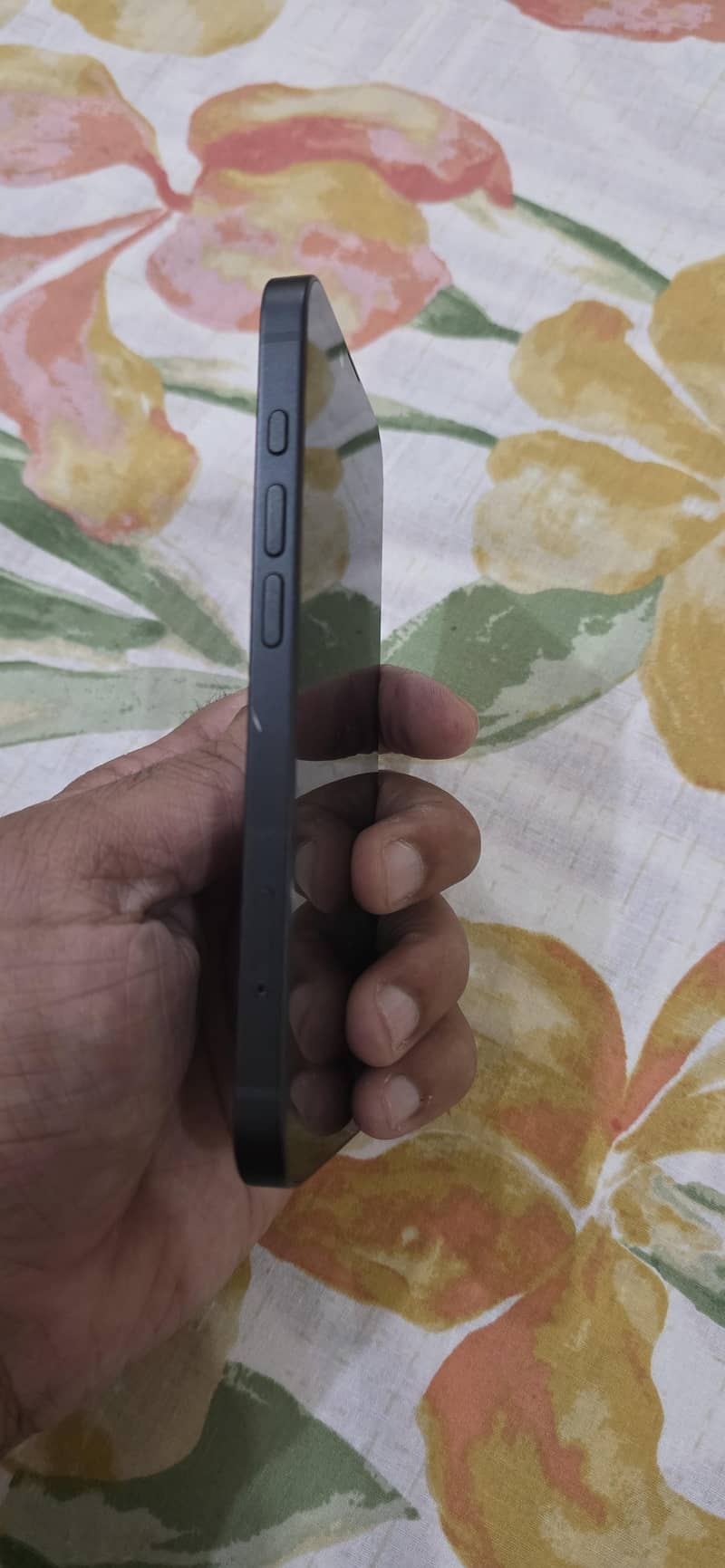 iphone 16e 3