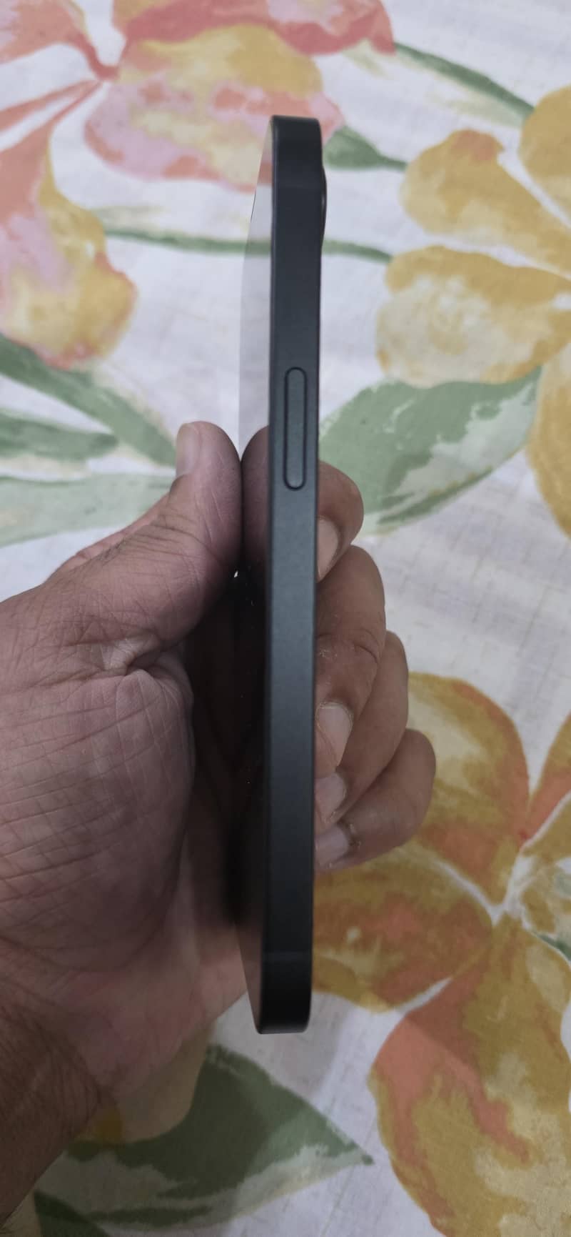 iphone 16e 4