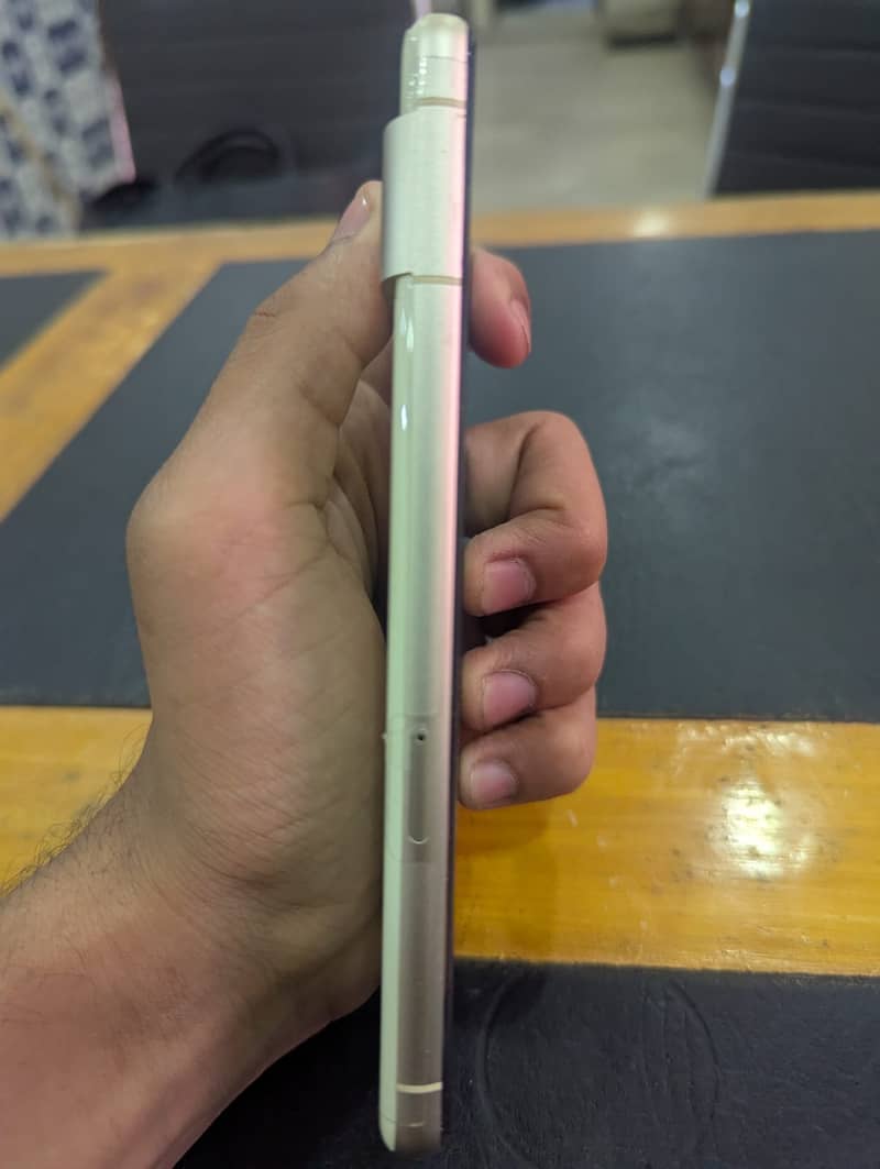 Google Pixel 7 4