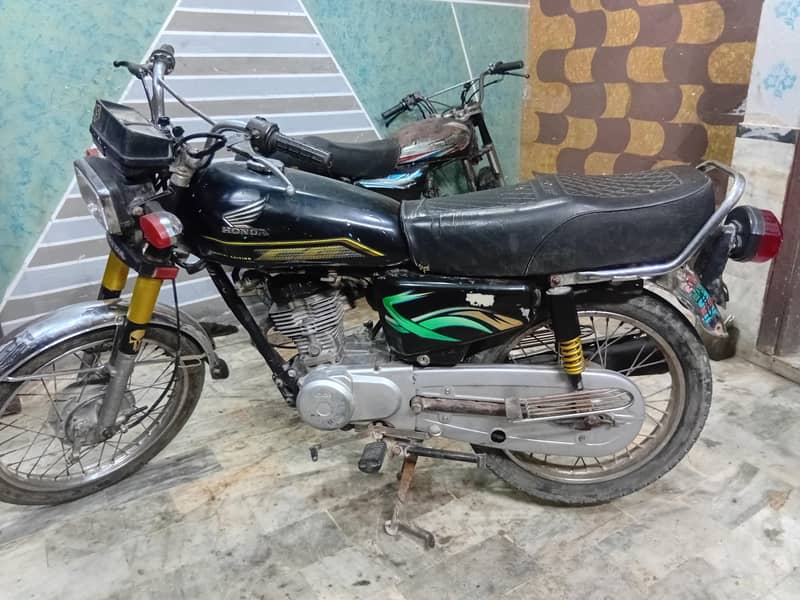 unique 125 2018 model hyd num vip bike urgent sell - Standard Bikes ...