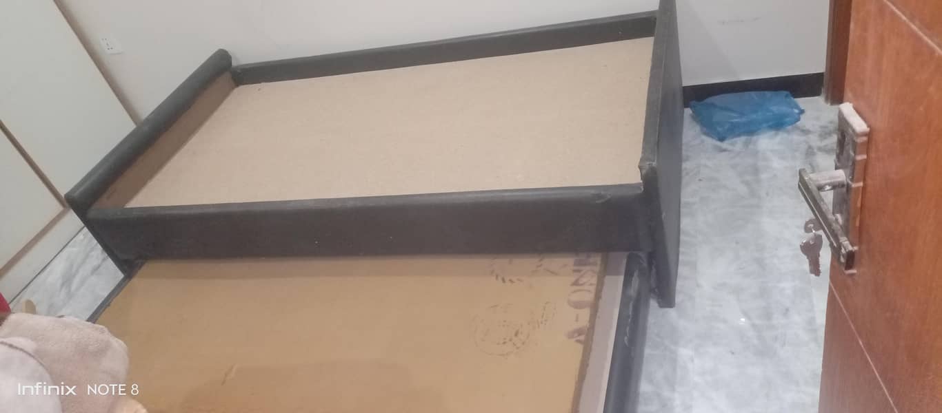 Single bed 0