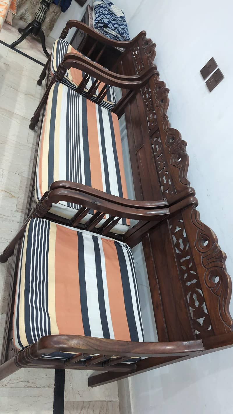 sofa 4 seater 0