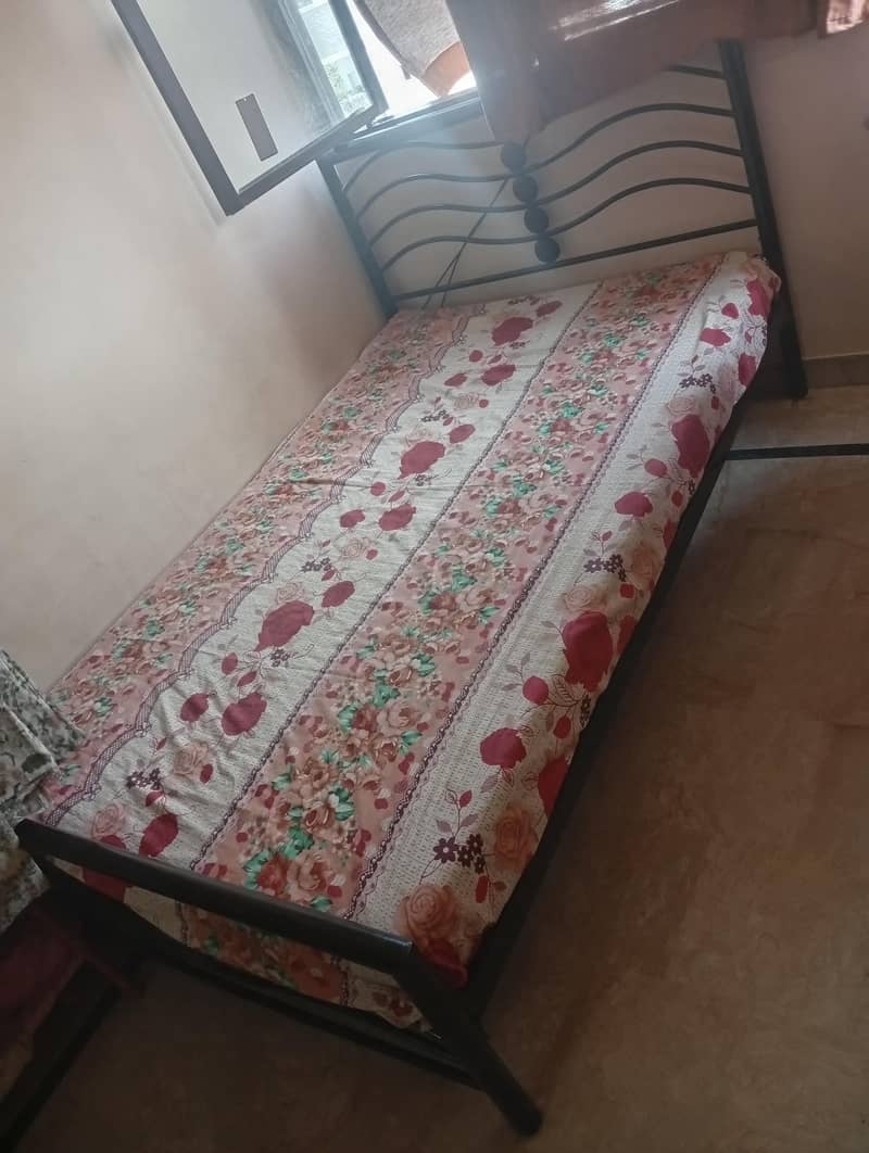 Single bed 0