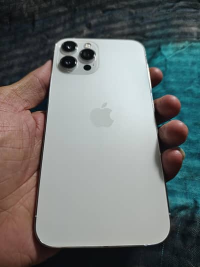 12pro max  256Gb Lush camera Face id true tone active{Urgent sale