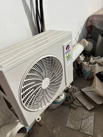 10/10 condition Gree inverter 1.5 ton