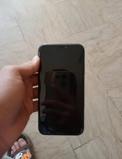 iphone 11 non pta factory unlocked 64 GB   water pack