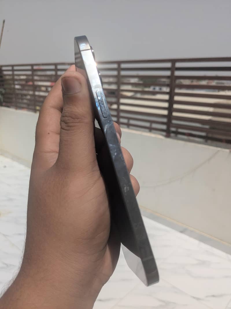 iPhone 12 Pro Max 4