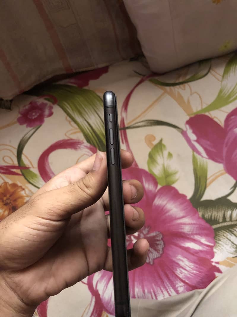 iPhone 11 3