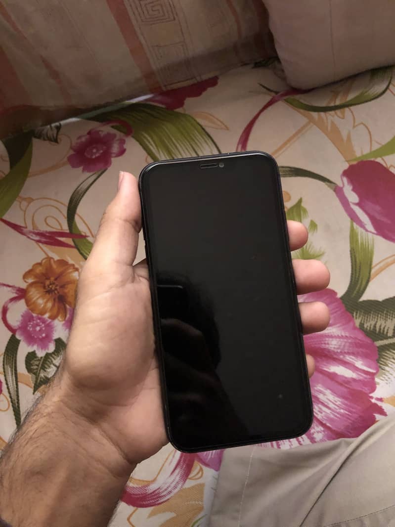iPhone 11 4