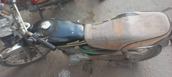 Honda 125 normal condtion kaam wagira hone wla  abhi bilkul orignal ha