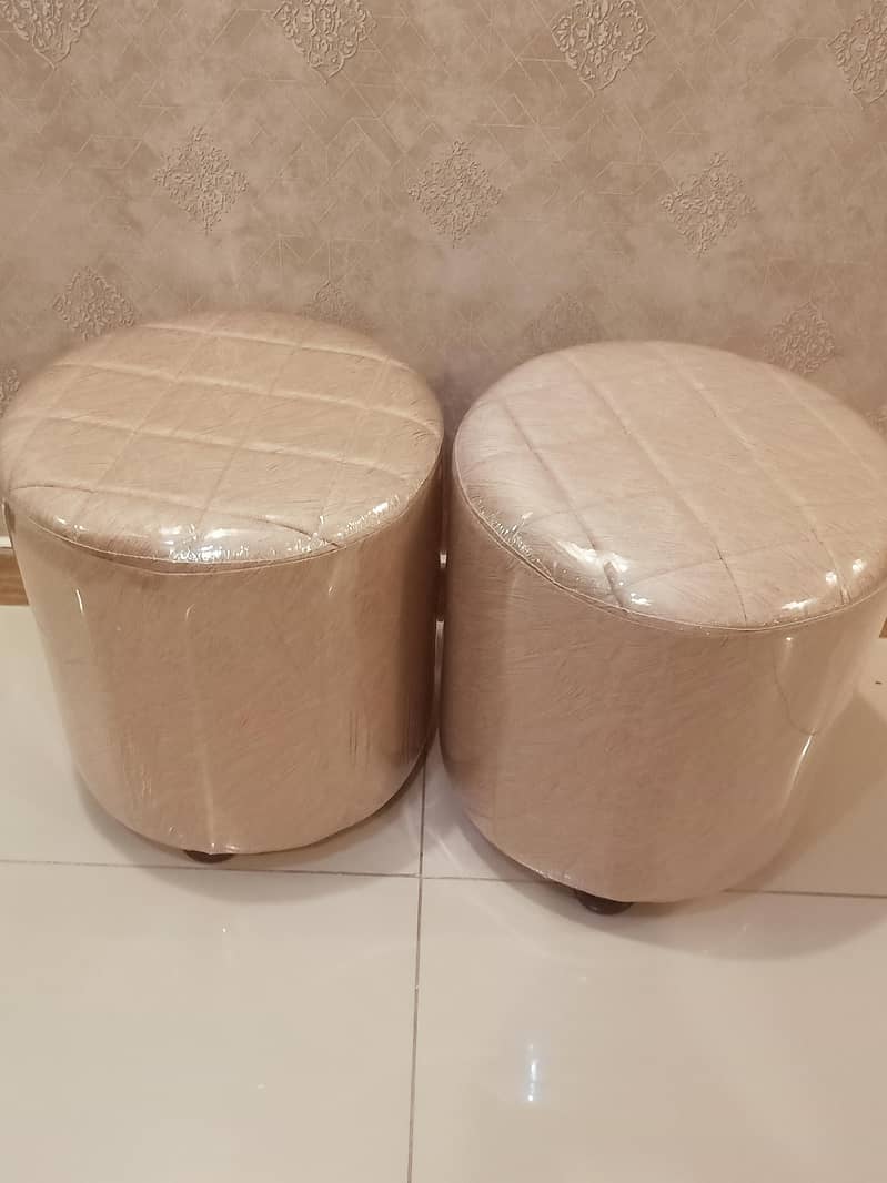 Tuffted foam stool 1