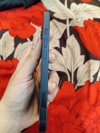 iphone 13jv 10/10 with box