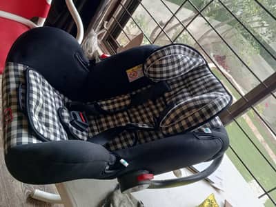Tinnies Baby Carry Cot / Baby Car Seat – Slightly Used