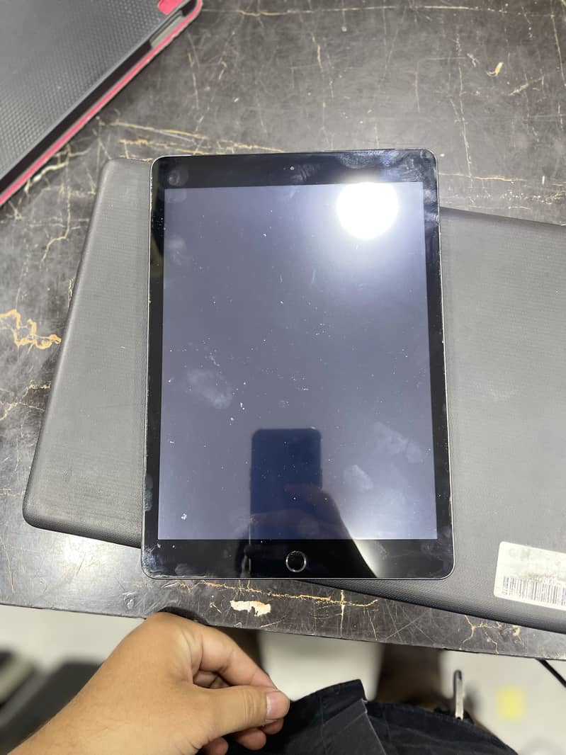 ipad  ( 8th generation) 1
