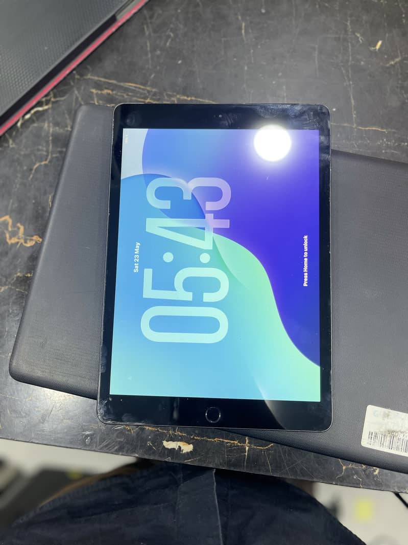 ipad  ( 8th generation) 3