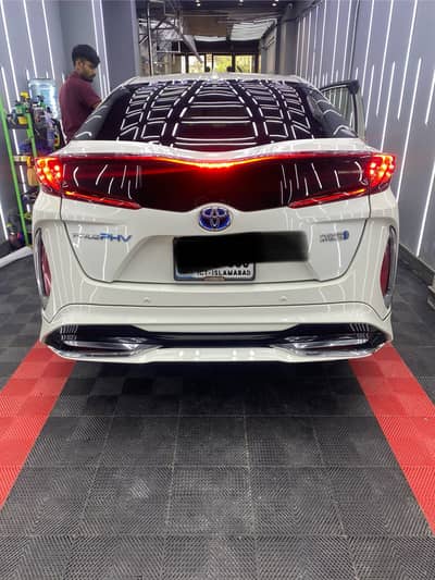 Toyota prius PHEV 2017 regsitr 2020