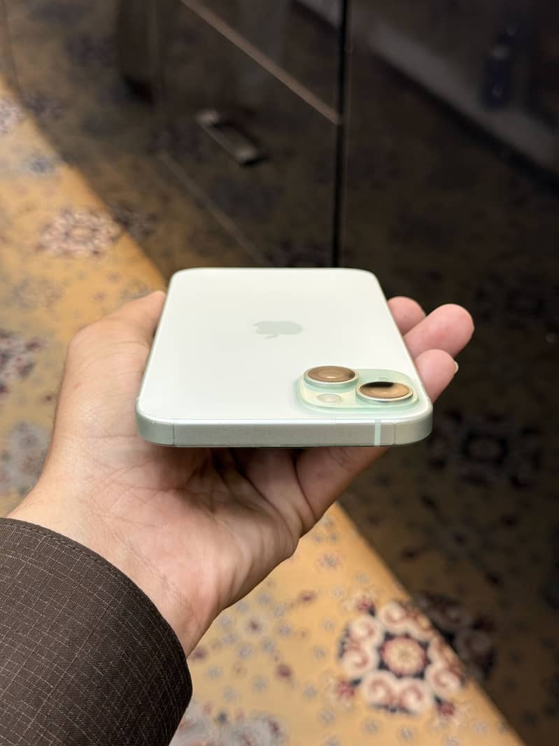 Apple iPhone 15 plus 3