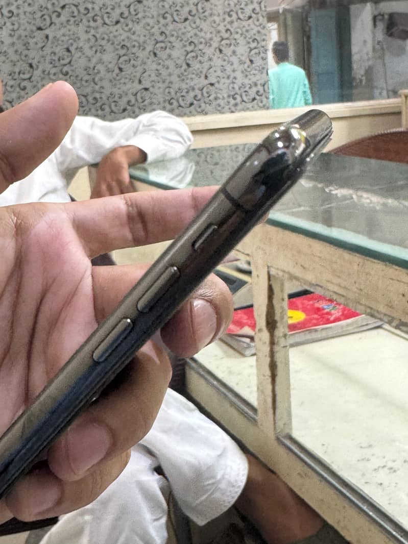 iphone xs 2
