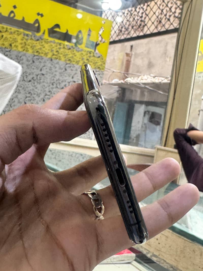 iphone xs 4