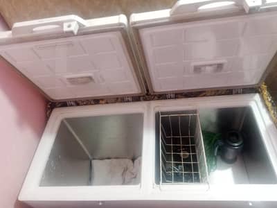 02 door Freezer for sale condition 9/10 urgent sale Home used freezer