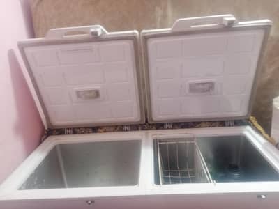 02 door Freezer for sale condition 9/10 urgent sale Home used freezer