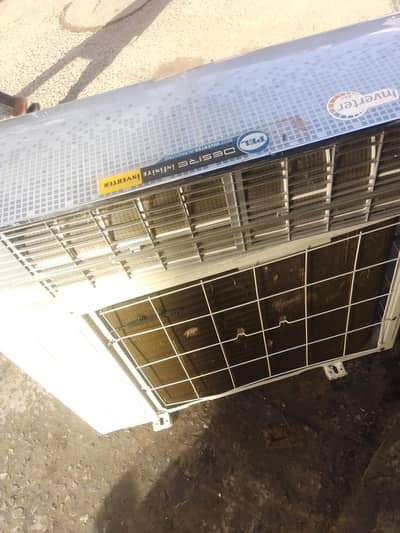 DC inverter AC for sale urgent behtarin condition no any fault all ok