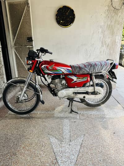 Honda CG 125 very low mileage. . brand new condition