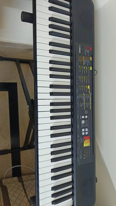Yamaha PSR-F52