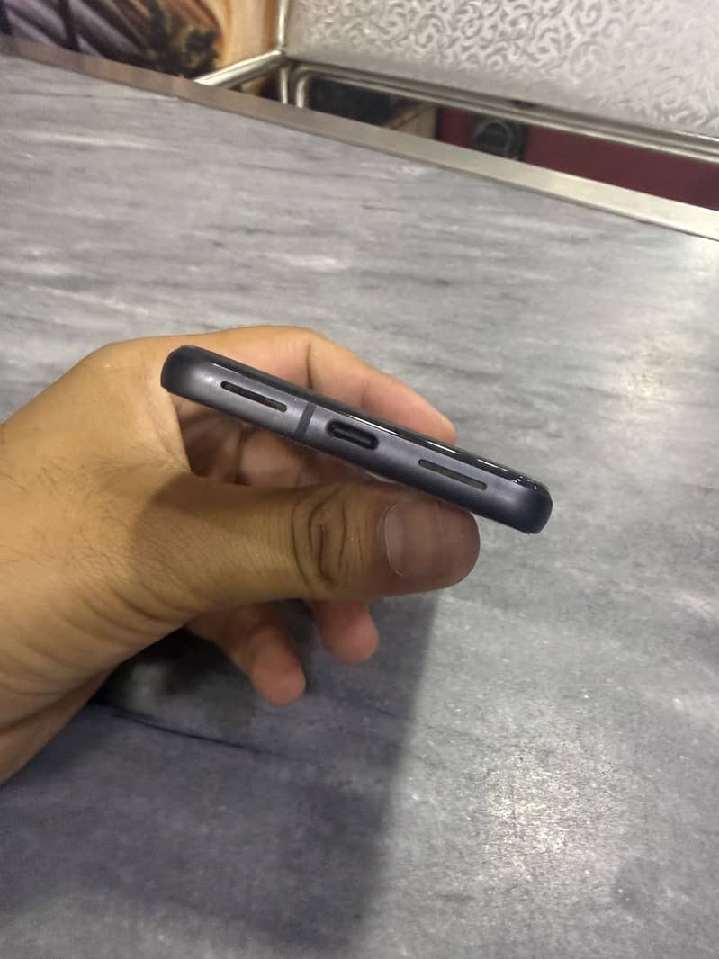 Google Pixel 8 4