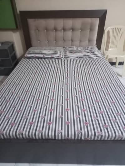 Queen bed