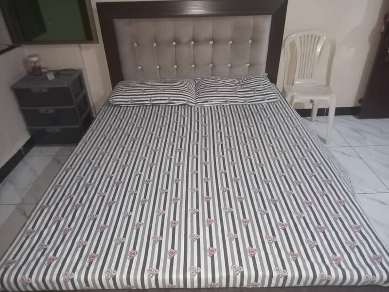 Queen bed 1
