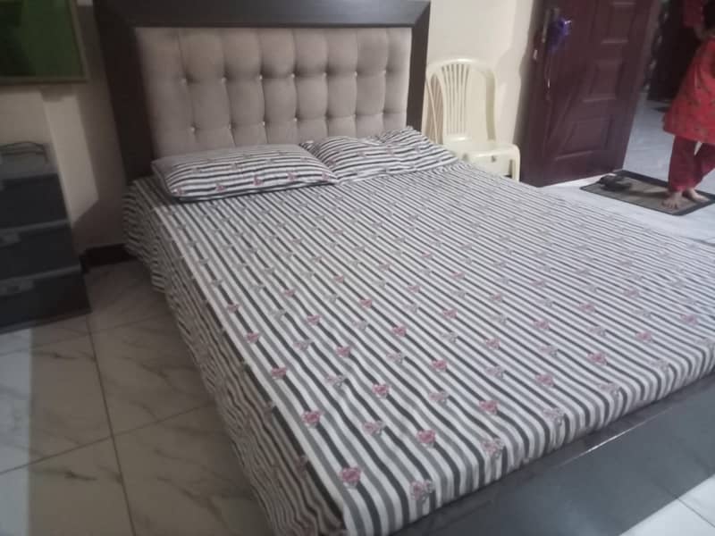 Queen bed 3