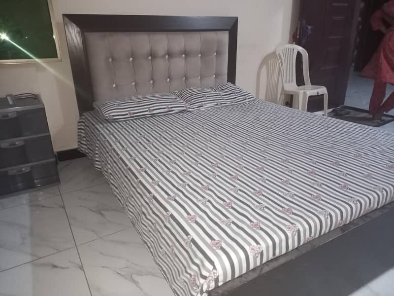 Queen bed 4