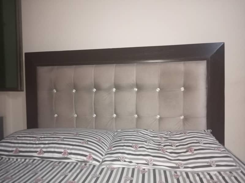 Queen bed 5