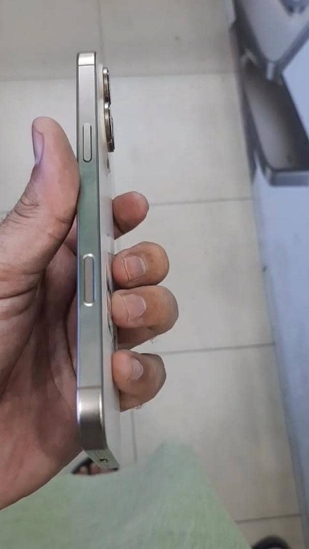 iphone 16 pro max 1
